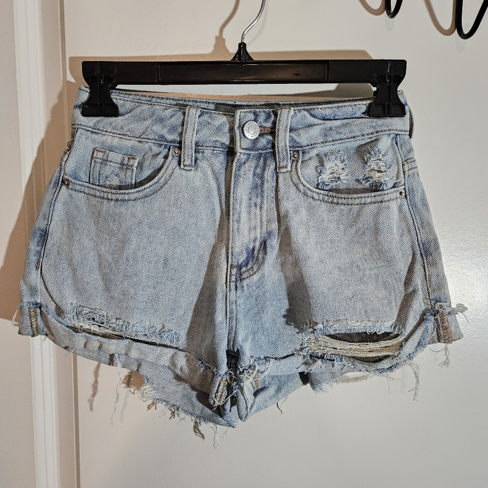 PacSun Light-wash Distressed 5-Pocket Mom Shorts Womens Size 22" Waist
